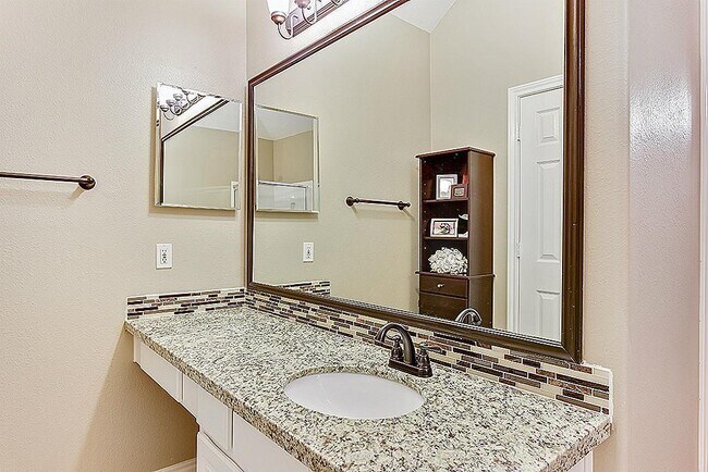 Building Photo - 6 N Queenscliff Cir