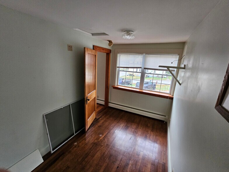 Den Other View - 3 Page St