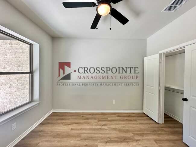 Building Photo - 2408 Henshaw Crk Dr