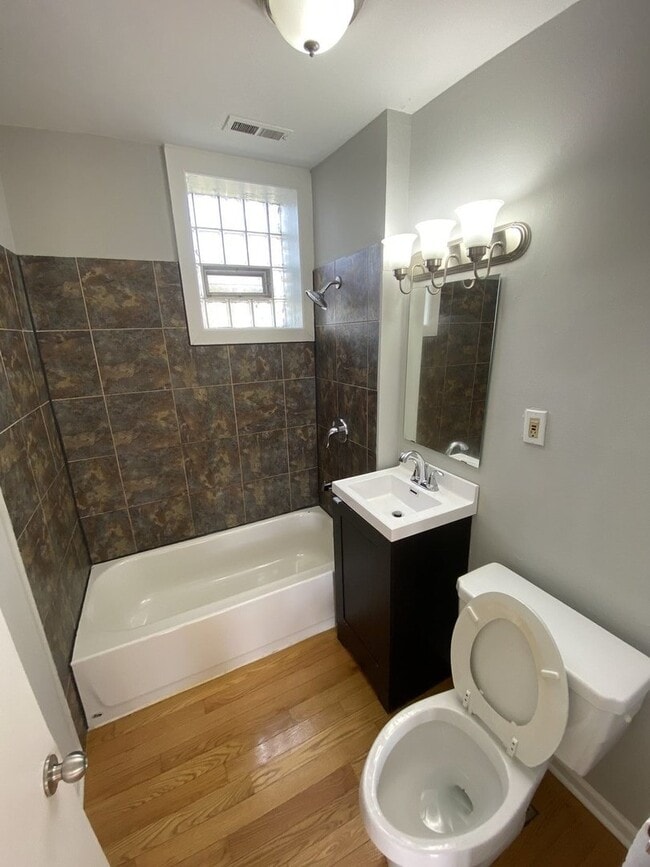 Building Photo - 2608 W Le Moyne St