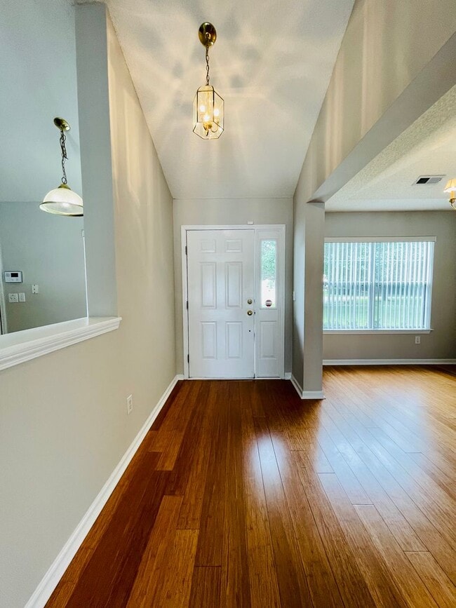 Building Photo - Fenced in Yard AND shed! ADORABLE 3 Bedroom Home with Garage - GREAT Conway location!