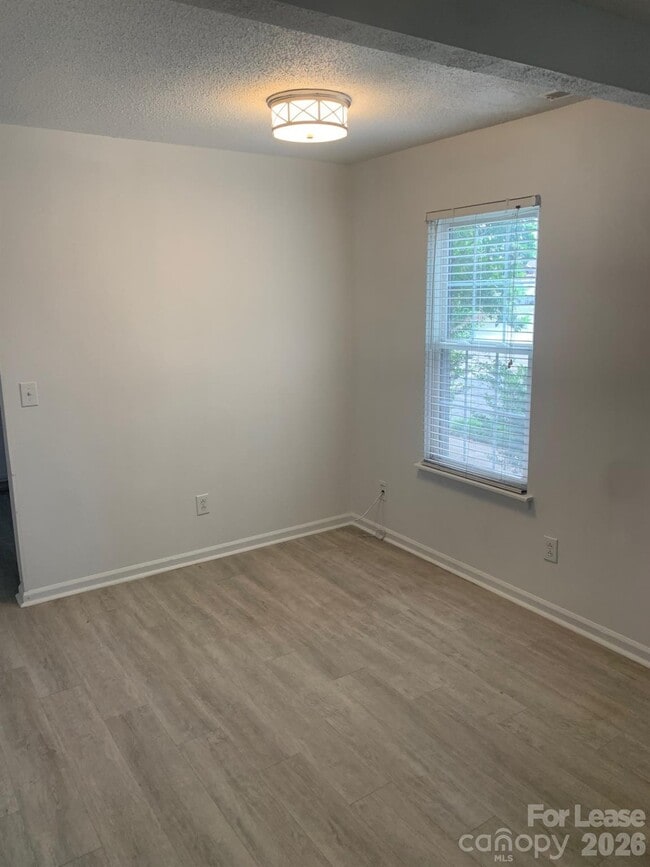 Building Photo - 10700 Blue Heron Dr