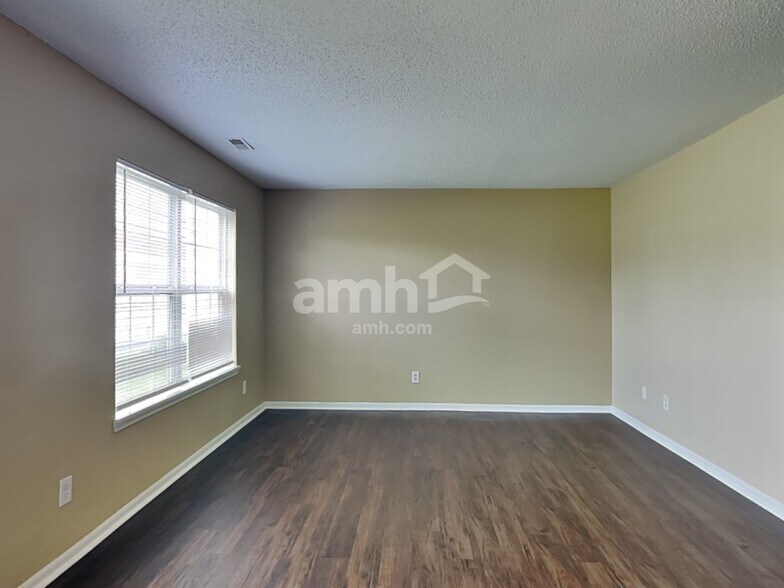 Building Photo - 7650 Scatter Woods Ln