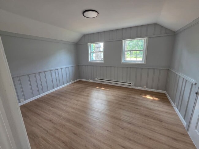 Building Photo - Brand New Renovated Cozy home