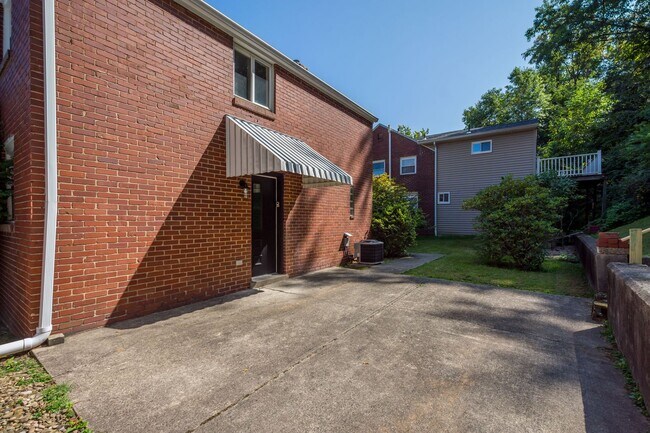 Building Photo - AVAILABLE OCT 1ST!! RENOVATED 3-BEDROOM PENN HILLS!!