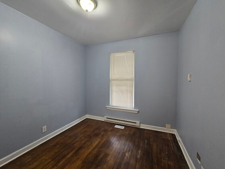 Building Photo - 6530 S Ingleside Ave