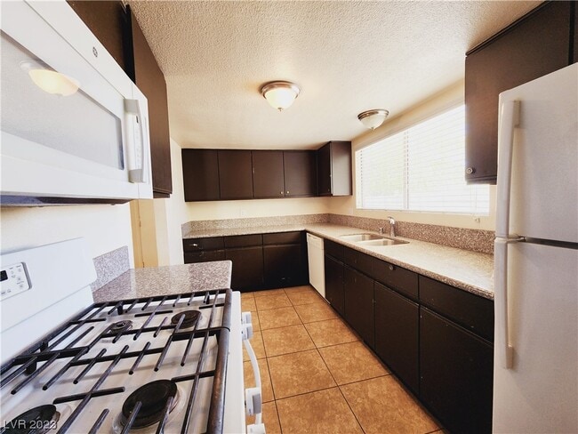 Building Photo - 4605 Cinderella Ln