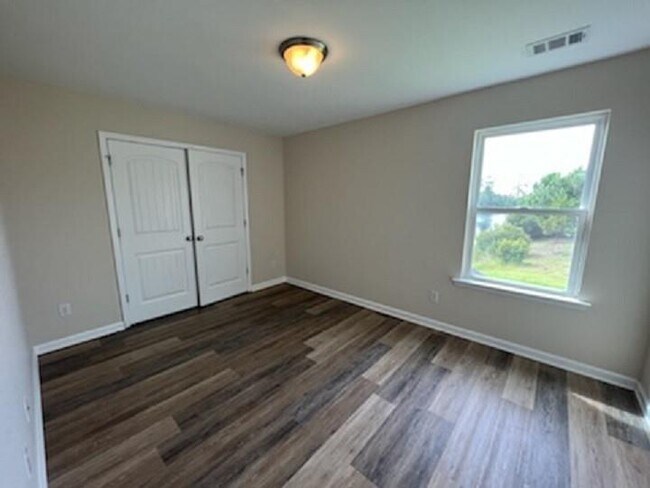 Building Photo - 119 Roswell Dr W