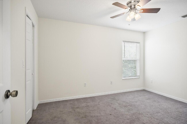 Building Photo - Palm Harbor Pool Home