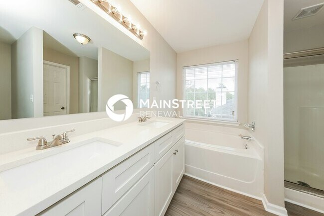 Building Photo - 4 Bedroom Pet-Friendly Home in Union City, GA with Main Street Renewal