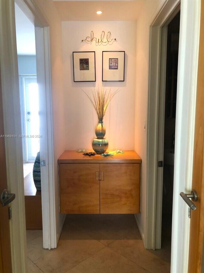 Building Photo - 1545 Euclid Ave