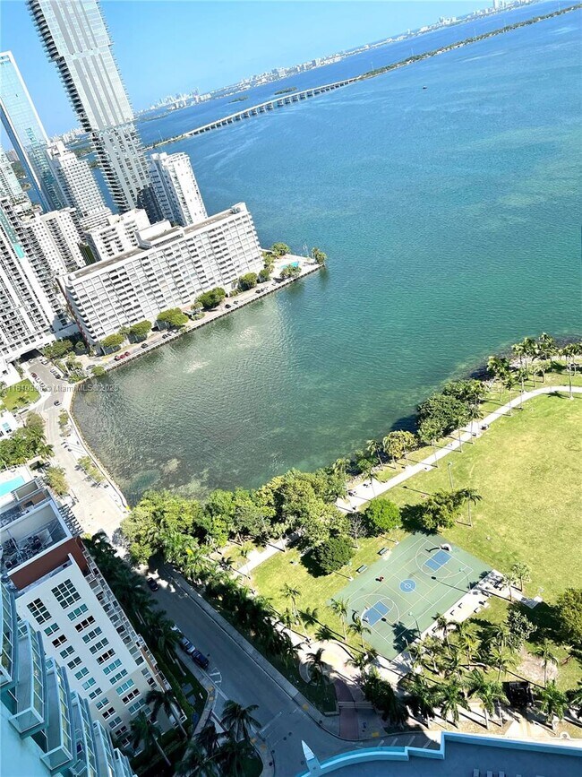 Primary Photo - 1900 N Bayshore Dr
