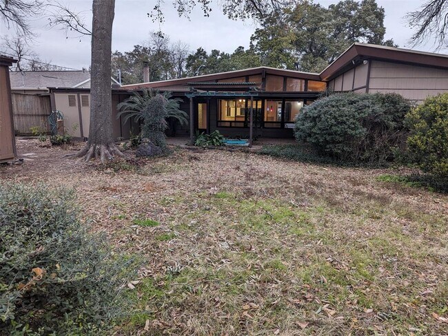 Building Photo - 6441 Sharpview Dr