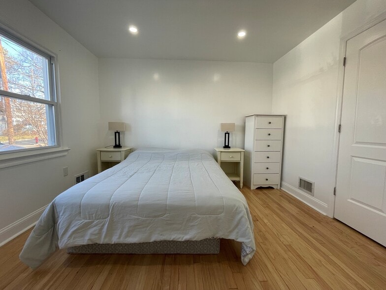 Bedroom1 - 11 Raymond Pl