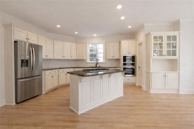 Building Photo - 1430 Hillcrest Heights