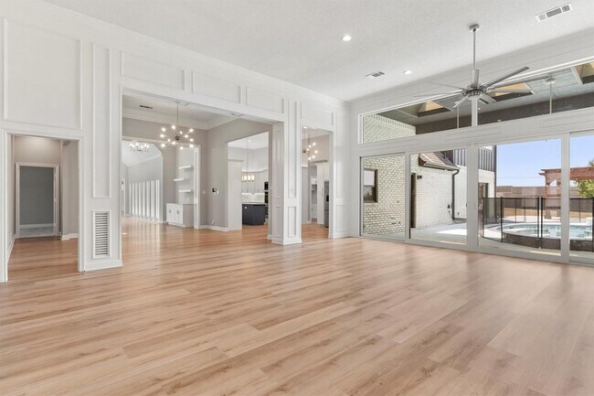 Building Photo - 209 Carriage Hill Ln