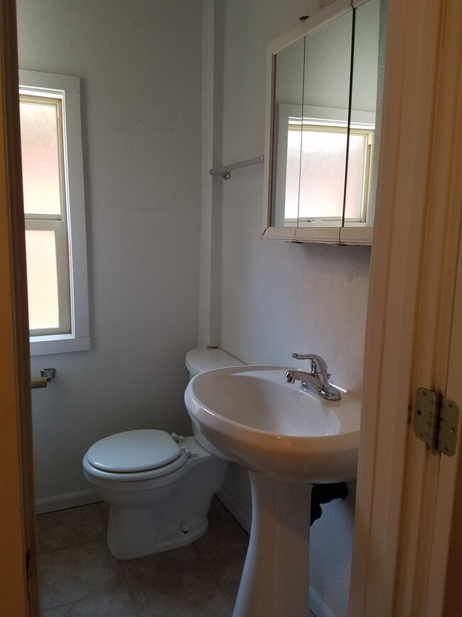 Bathroom - 2473 W Argyle Pl