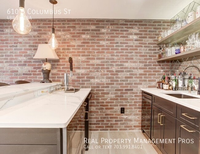 Building Photo - Stunning Corner Townhouse, Old Town Alexan...