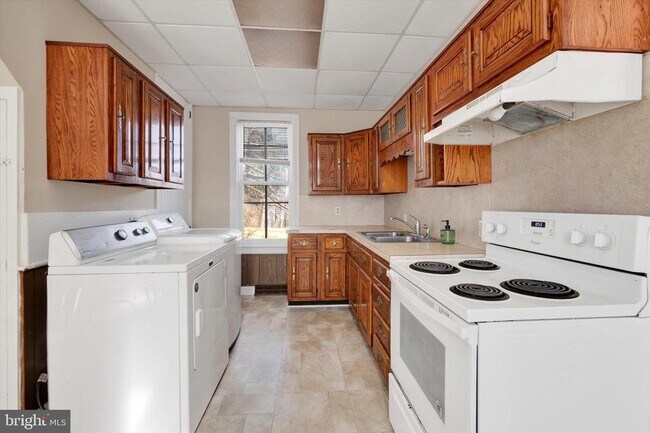 Building Photo - 4300 Main St