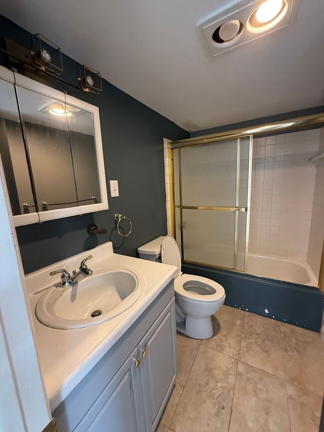 Building Photo - Linden Street Apartment GREAT Location ,in...