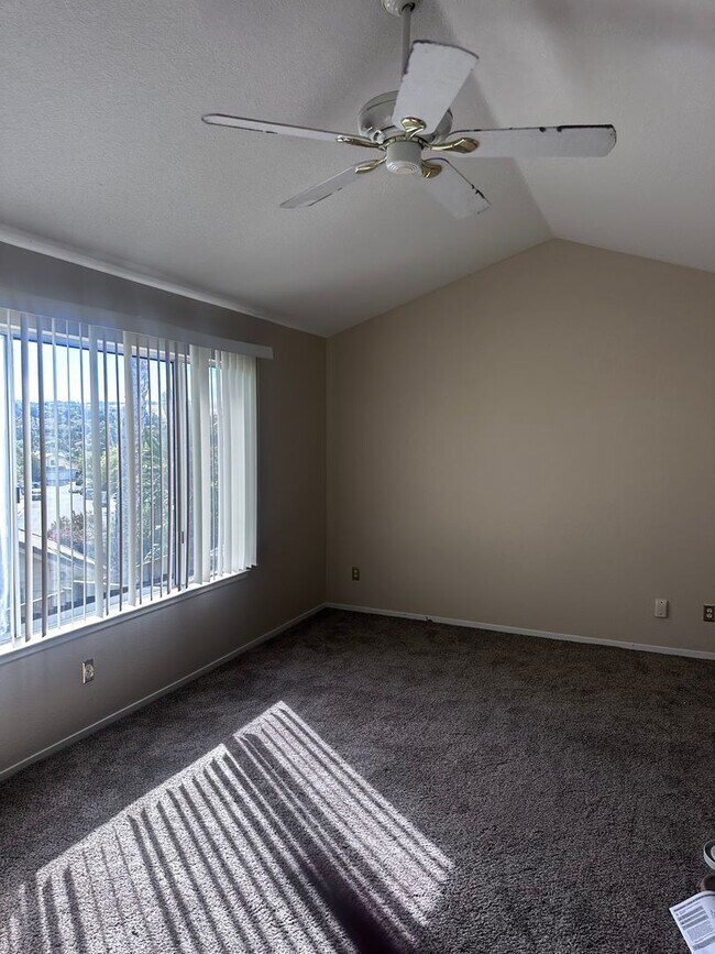 Building Photo - FABULOUS 4 BEDROOM MEDITERRANEAN RENTAL!