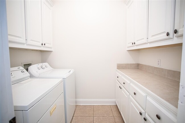 Building Photo - 12437 Old Millstone Dr