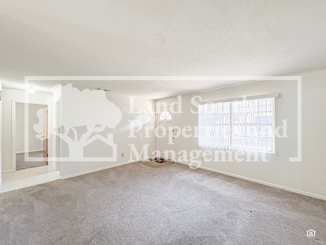 Building Photo - 322 Ariana St