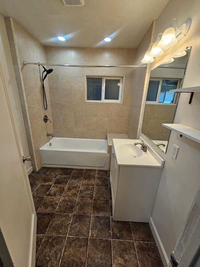 Building Photo - Home for Rent in Corning! 2 Bedroom 1 Bathroom PLUS Bonus Room