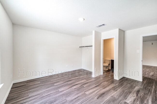 Building Photo - 220 44th St