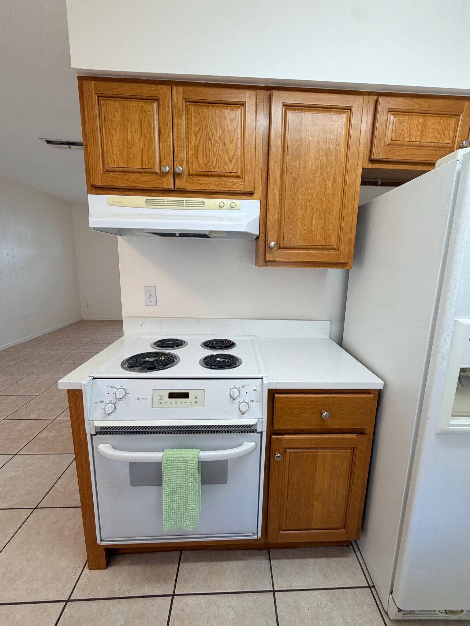 kitchen - 912 La Salle Ave