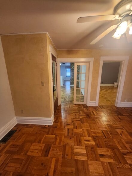 Building Photo - 796 Larpenteur Ave W