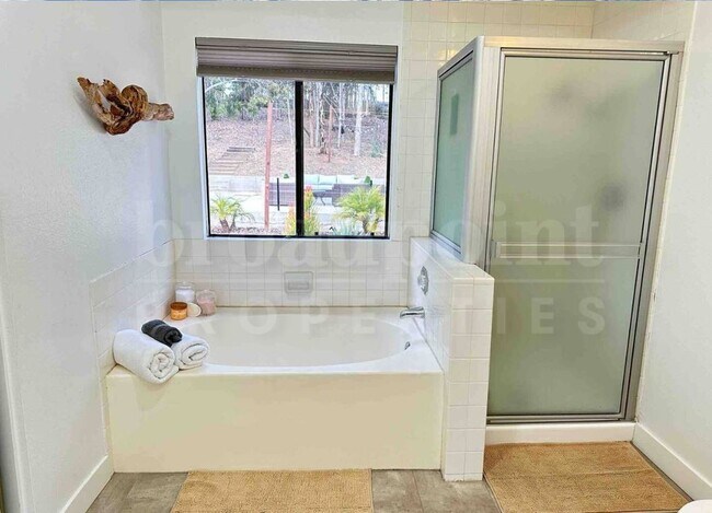 Building Photo - 1174 La Tortuga Dr