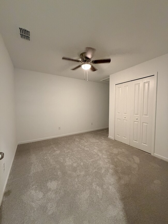 Building Photo - 523 Holly Lks Dr