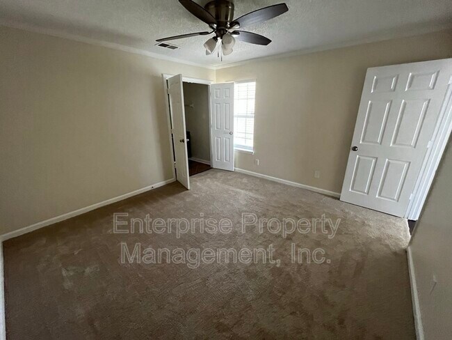 Building Photo - 6869 Century Oaks Dr