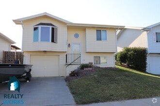 Building Photo - Lovely 2 Bedroom Split Level Home in NW Li...