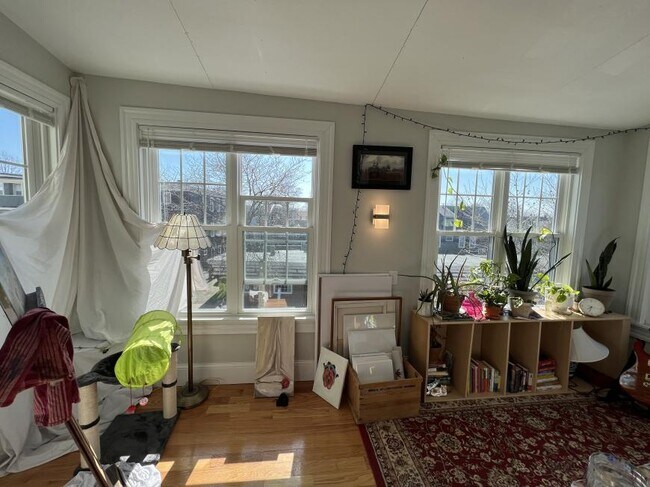 Building Photo - 4.0 bedroom in Somerville Massachusetts 02144