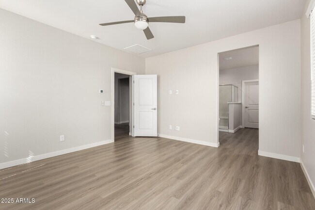 Building Photo - 1531 W Sierra Vista Dr