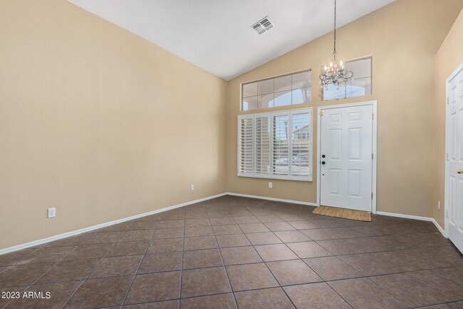 Building Photo - 295 W Goldfinch Way