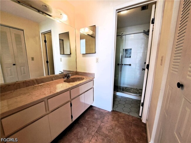 Building Photo - 10525 Putnam Ct