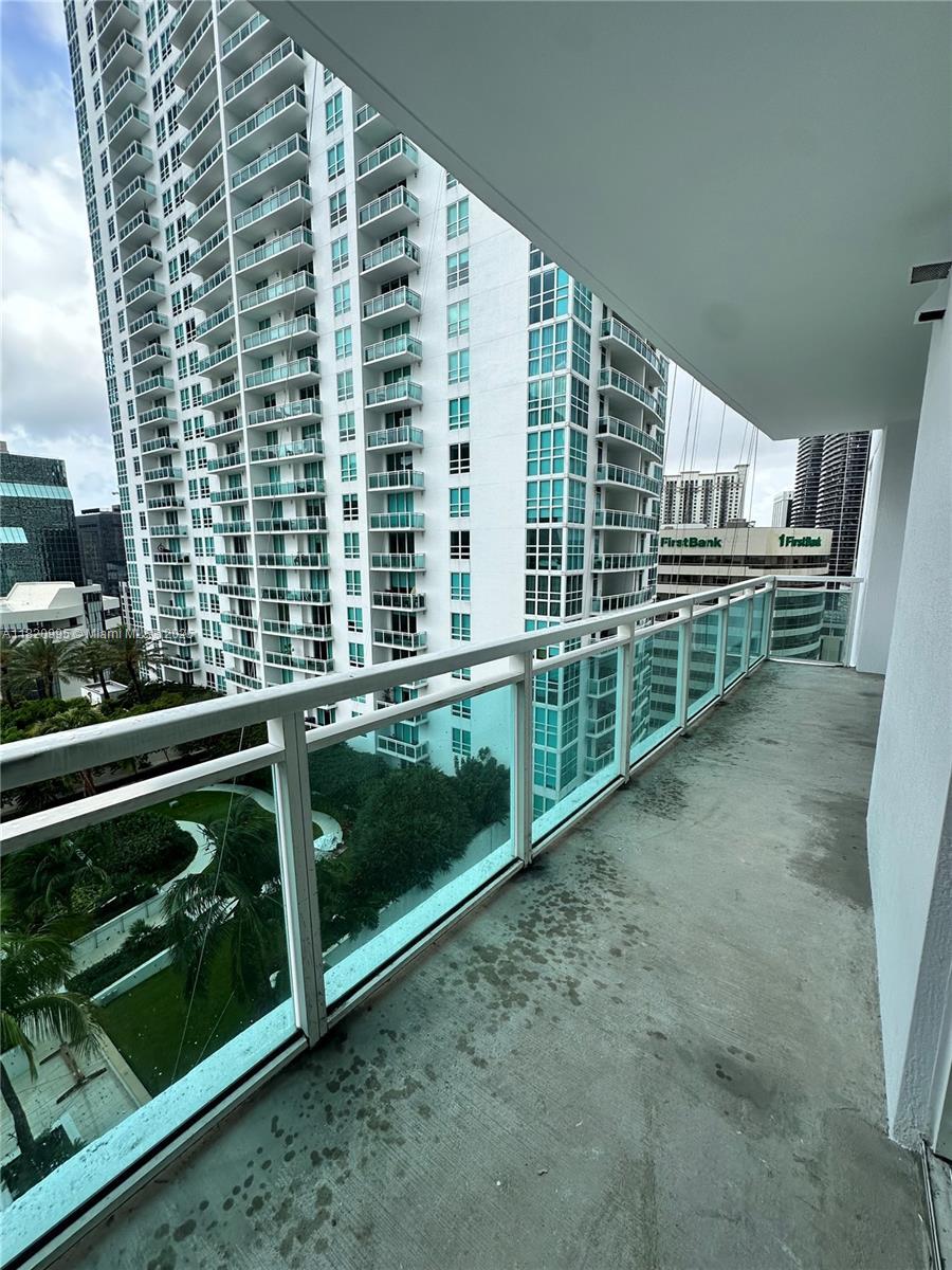 Building Photo - 950 Brickell Bay Dr