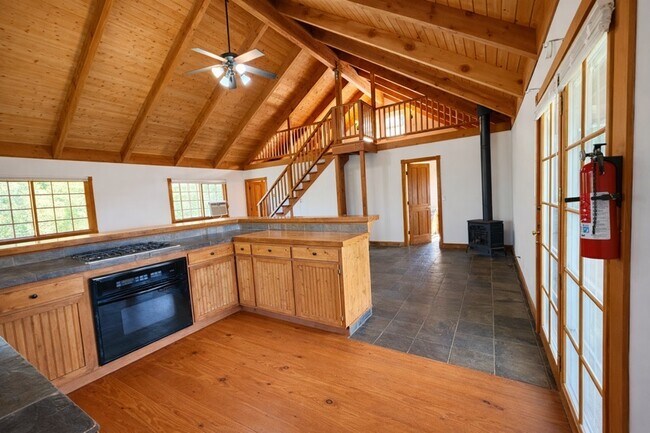 Building Photo - 20250 Vineyard Ln