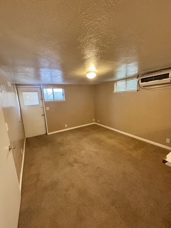 Building Photo - 979 W 100 S