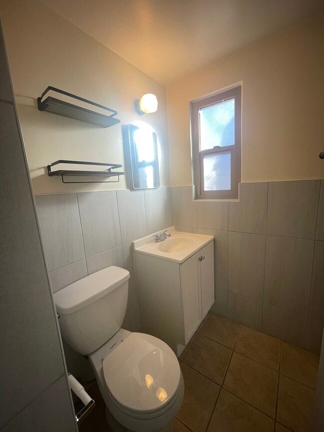 Building Photo - 3112 Colorado St NE