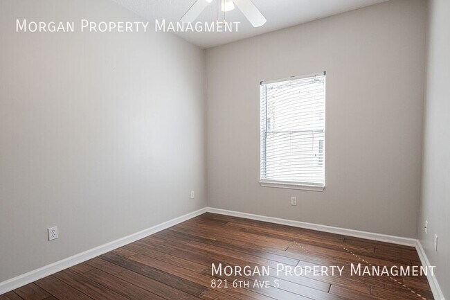 Building Photo - Amazing Freshly Painted Jacksonville Beach...