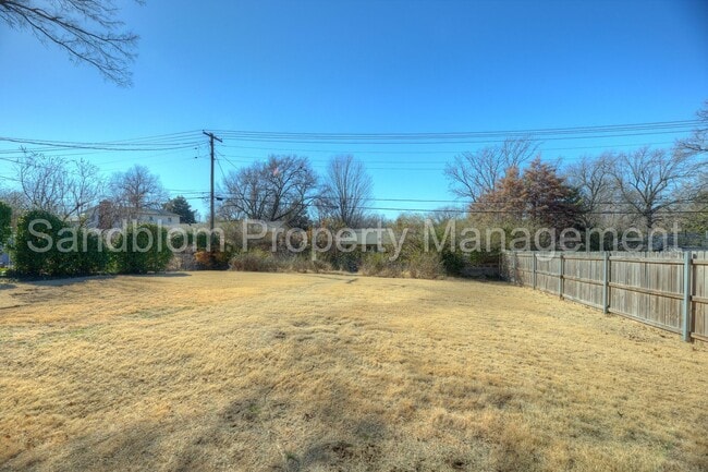 Building Photo - 4012 S Toledo Ave