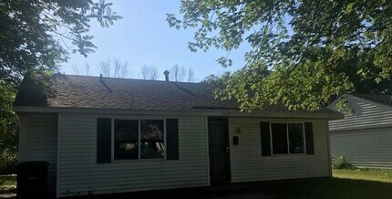 Building Photo - 1003 Shasta-