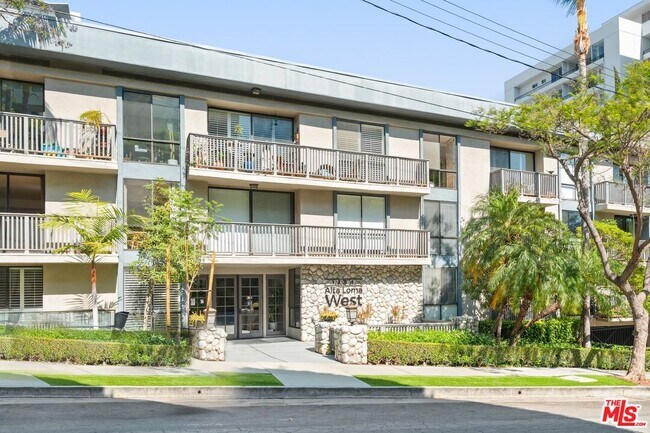 Building Photo - 1134 Alta Loma Rd