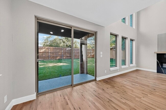 Building Photo - 1828 Highland Dr E