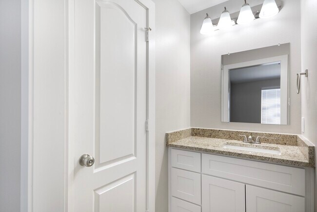 Building Photo - 28243 Chalet Park Dr