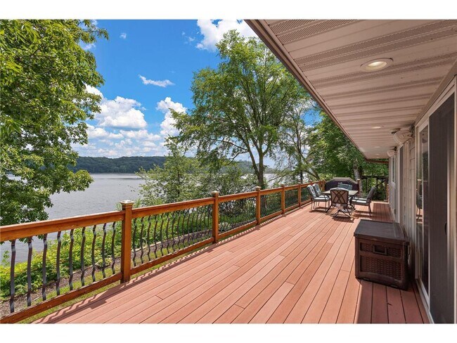Building Photo - 118 Lakeside Dr